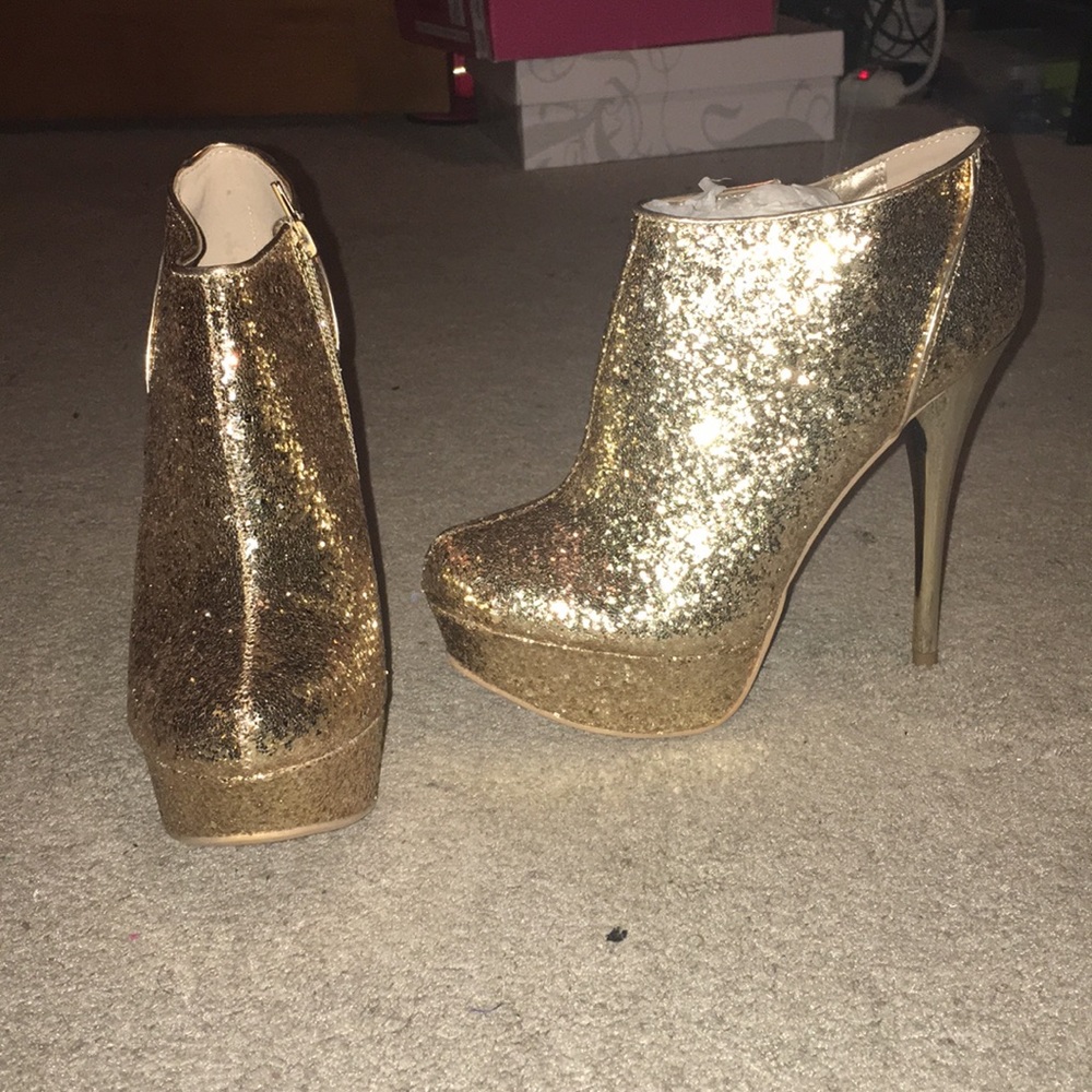 All glitter gold shoe with 5inch heel